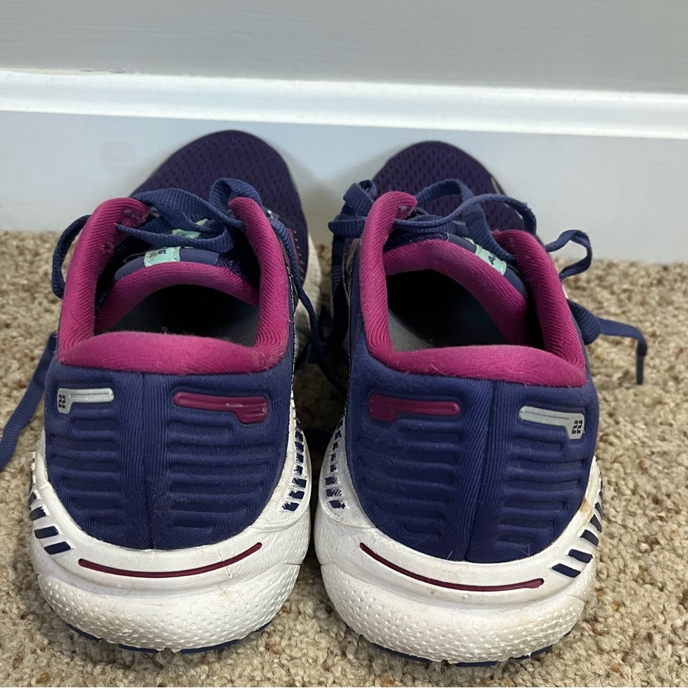 Brooks adrenaline GTS 22, women’s 6.5 - Picture 3 of 8